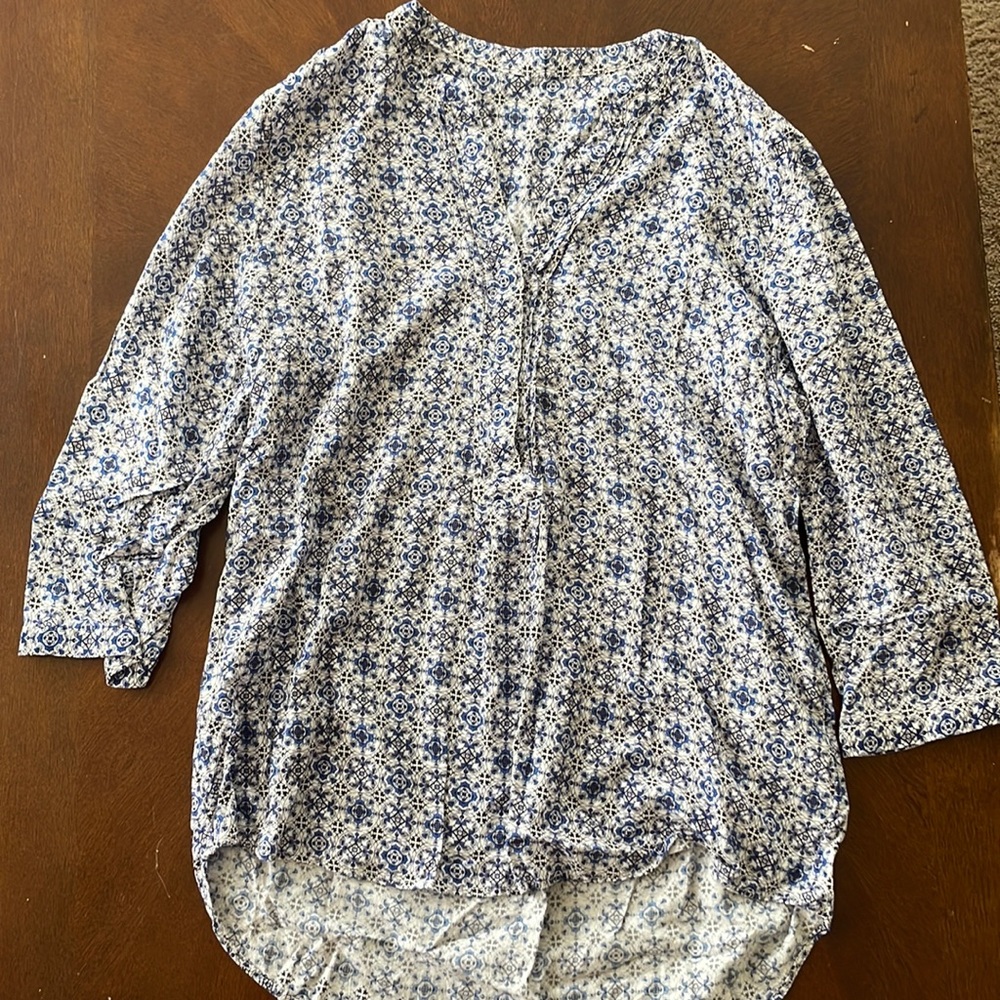 tunic style light weight summer top lightly worn size medium